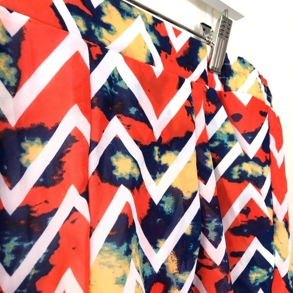 NWT Rewind Colorful White Zig Zag Shorts - Picture 3 of 8